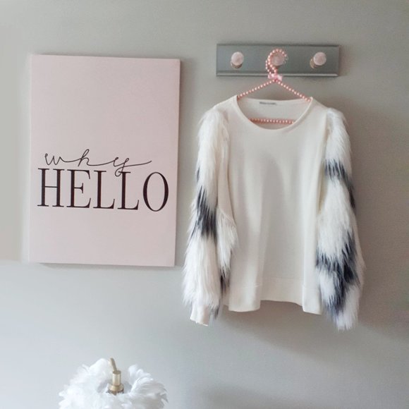 EUC Zara white & black faux fur accent sleeves sweatshirt - Picture 3 of 4